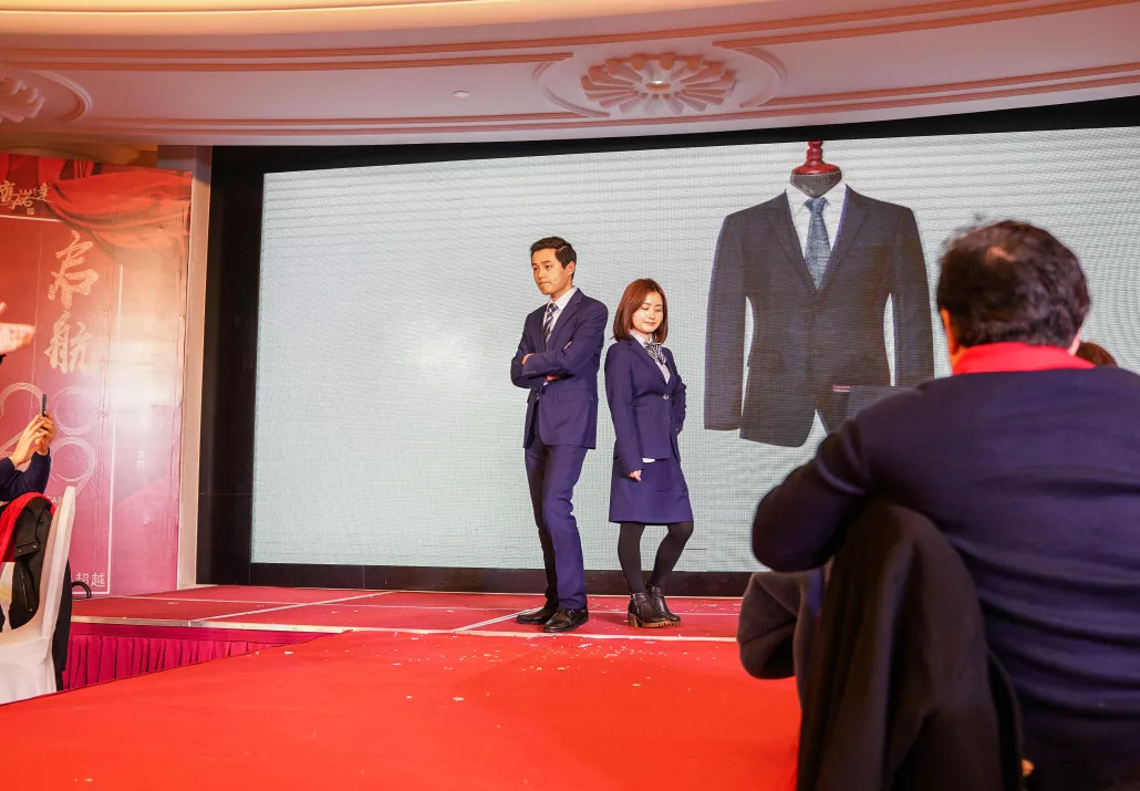 鹰诺达年会西服展示 鹰诺达年会西服展示